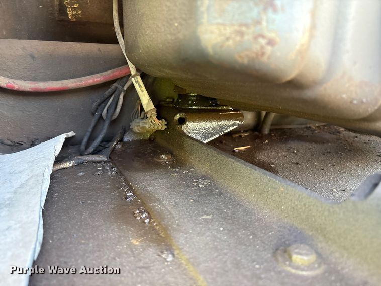 image for item EM0565 2001 JLG 600S boom lift