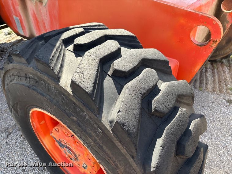 image for item EM0565 2001 JLG 600S boom lift