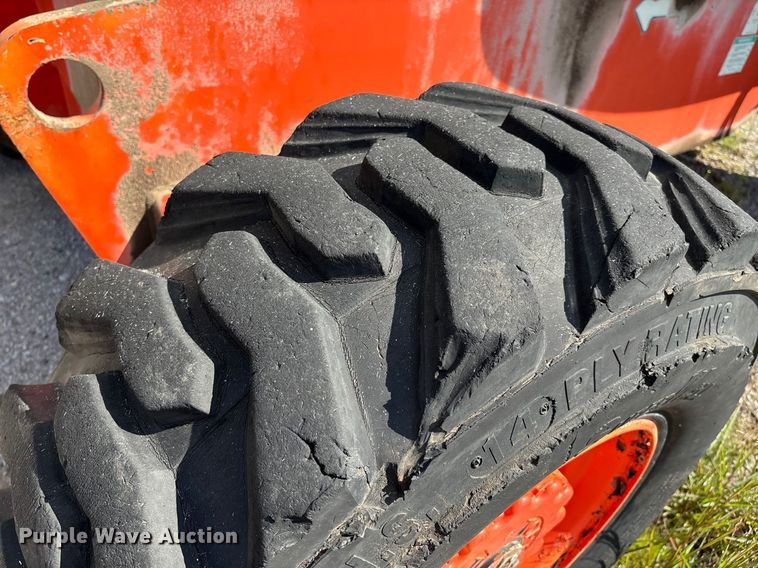 image for item EM0565 2001 JLG 600S boom lift