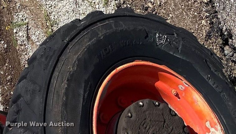 image for item EM0565 2001 JLG 600S boom lift