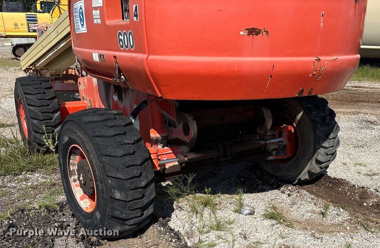 image for item EM0565 2001 JLG 600S boom lift