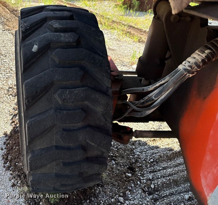 image for item EM0565 2001 JLG 600S boom lift