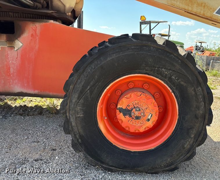 image for item EM0565 2001 JLG 600S boom lift