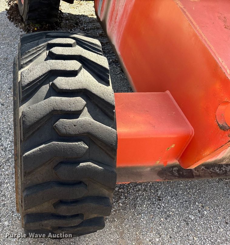 image for item EM0565 2001 JLG 600S boom lift