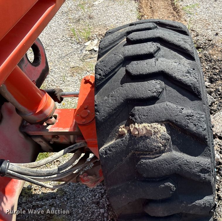 image for item EM0565 2001 JLG 600S boom lift