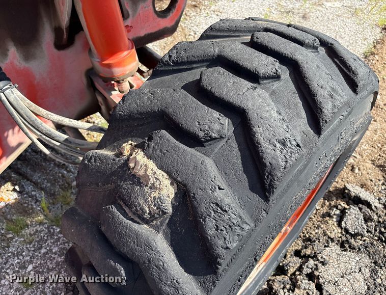 image for item EM0565 2001 JLG 600S boom lift