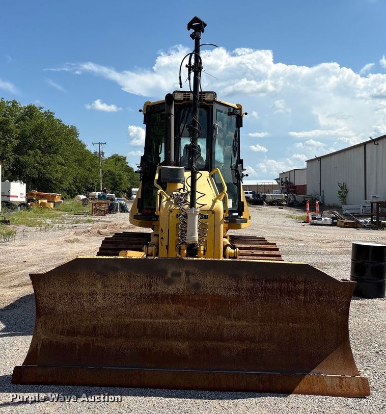 image for item EM0567 2013 Komatsu D51EX dozer
