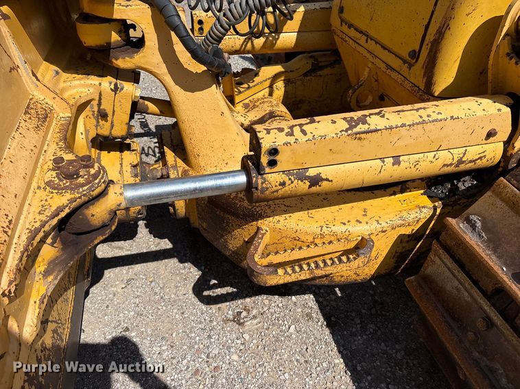 image for item EM0567 2013 Komatsu D51EX dozer