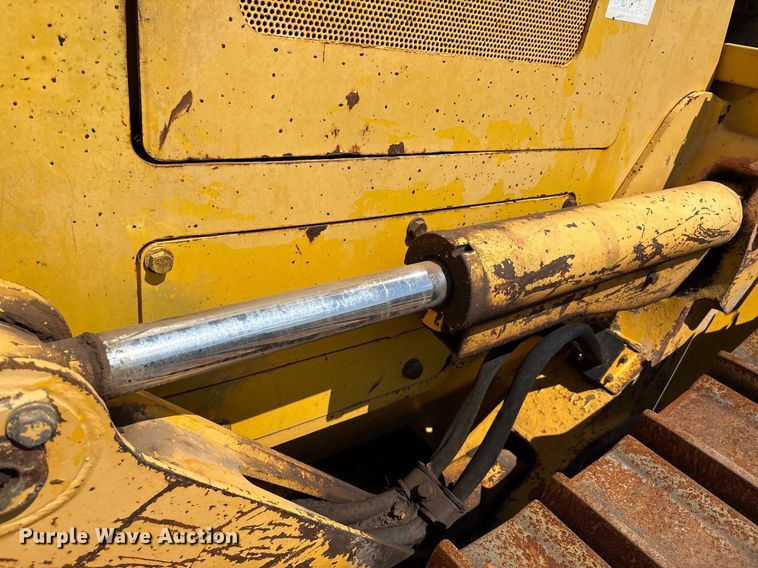 image for item EM0567 2013 Komatsu D51EX dozer