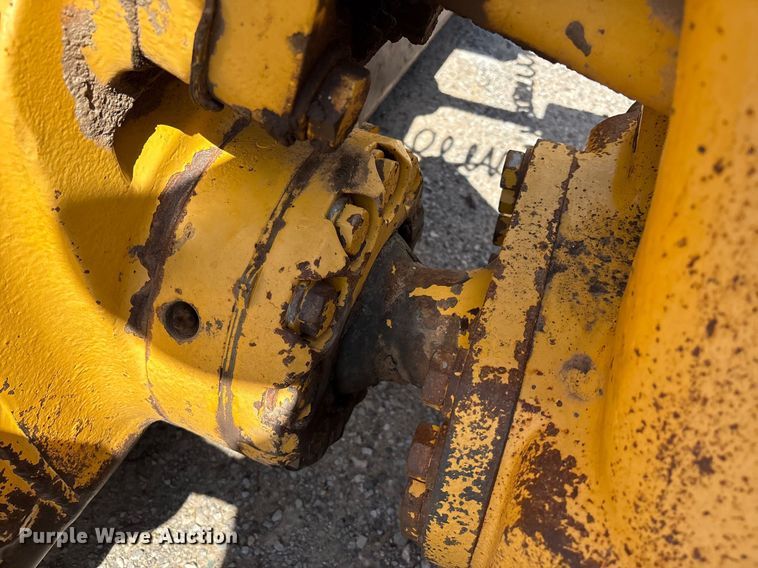 image for item EM0567 2013 Komatsu D51EX dozer