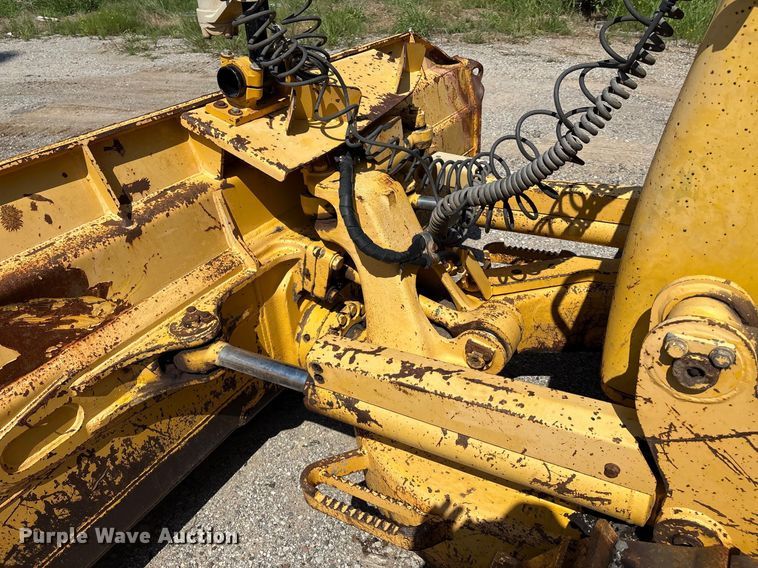 image for item EM0567 2013 Komatsu D51EX dozer