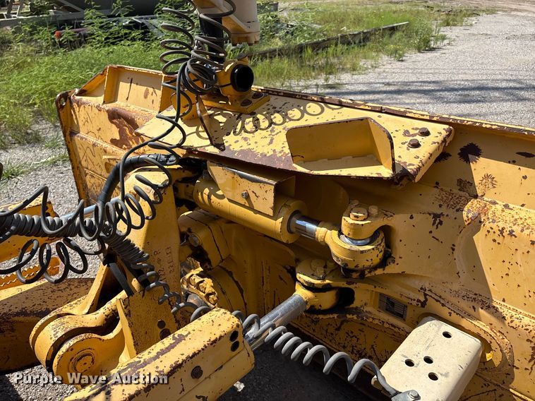 image for item EM0567 2013 Komatsu D51EX dozer