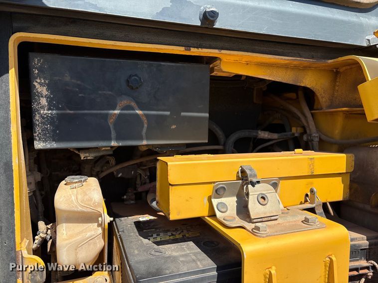 image for item EM0567 2013 Komatsu D51EX dozer