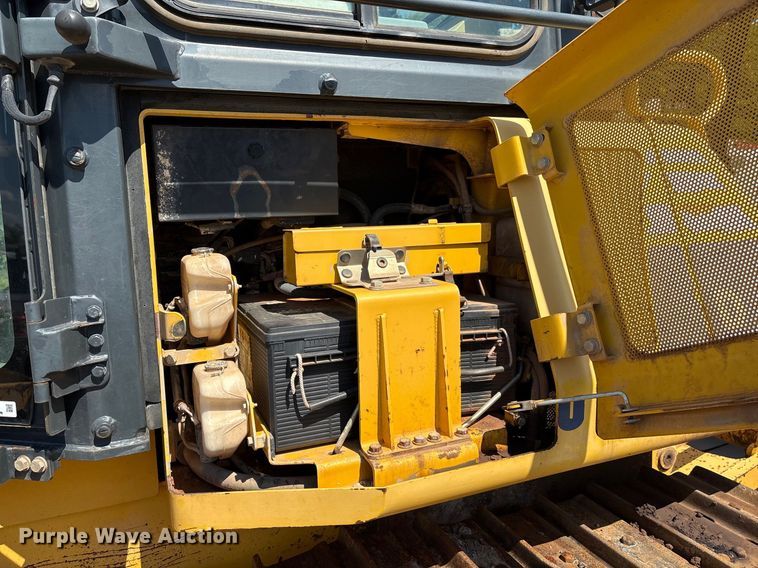 image for item EM0567 2013 Komatsu D51EX dozer