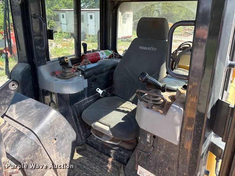 image for item EM0567 2013 Komatsu D51EX dozer