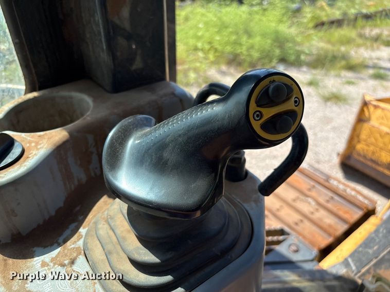 image for item EM0567 2013 Komatsu D51EX dozer