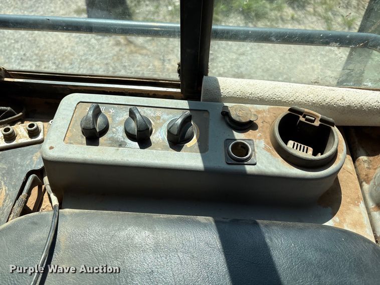 image for item EM0567 2013 Komatsu D51EX dozer