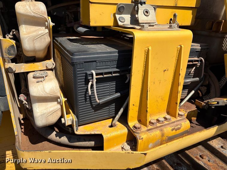 image for item EM0567 2013 Komatsu D51EX dozer