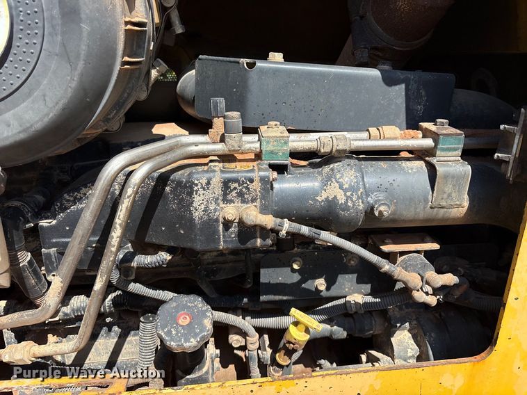 image for item EM0567 2013 Komatsu D51EX dozer