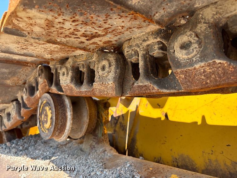 image for item EM0567 2013 Komatsu D51EX dozer