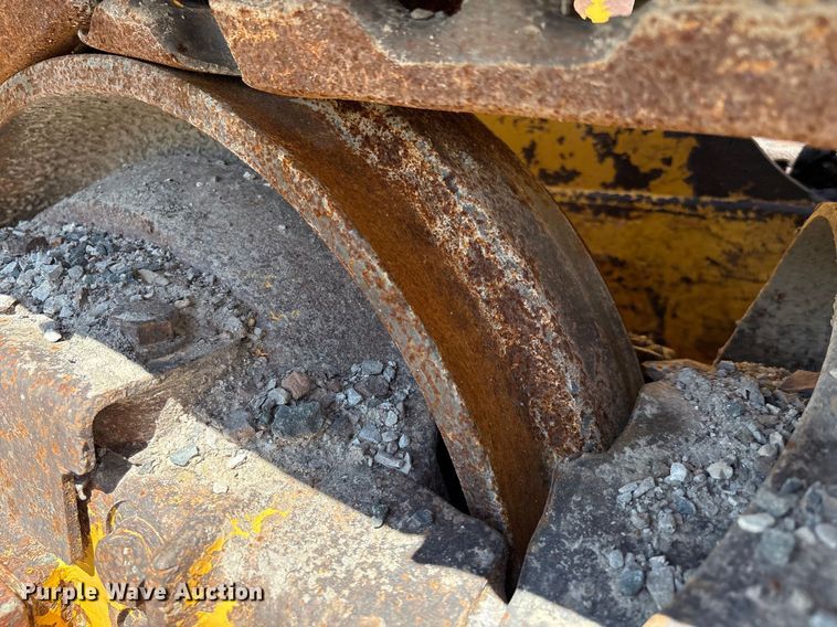 image for item EM0567 2013 Komatsu D51EX dozer