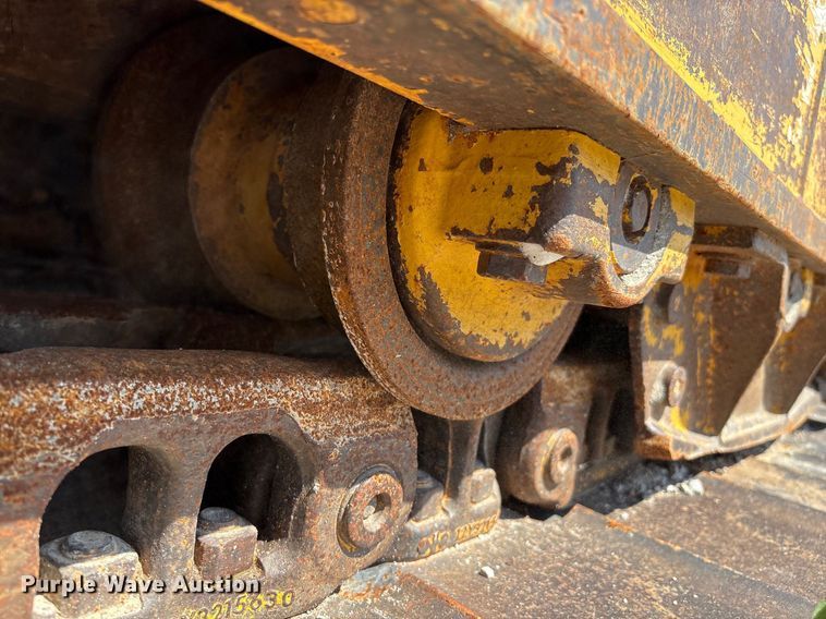 image for item EM0567 2013 Komatsu D51EX dozer