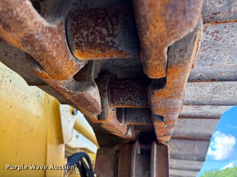 image for item EM0567 2013 Komatsu D51EX dozer