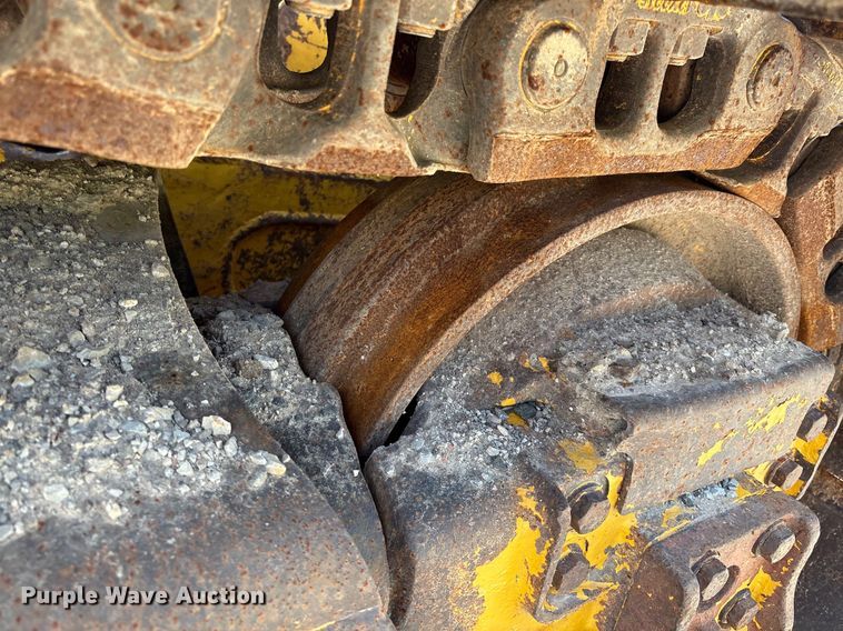 image for item EM0567 2013 Komatsu D51EX dozer