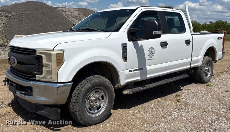 image for item EM0568 2019 Ford F250 Super Duty Crew Cab pickup truck