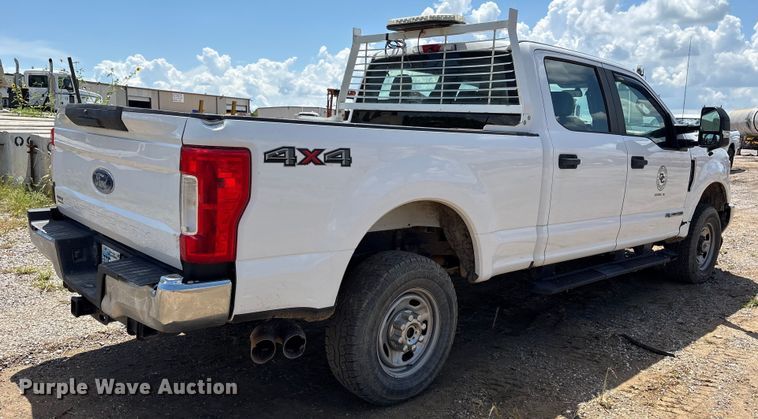 image for item EM0568 2019 Ford F250 Super Duty Crew Cab pickup truck