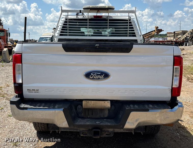 image for item EM0568 2019 Ford F250 Super Duty Crew Cab pickup truck