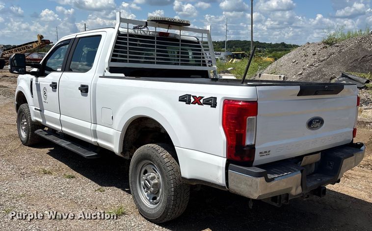 image for item EM0568 2019 Ford F250 Super Duty Crew Cab pickup truck