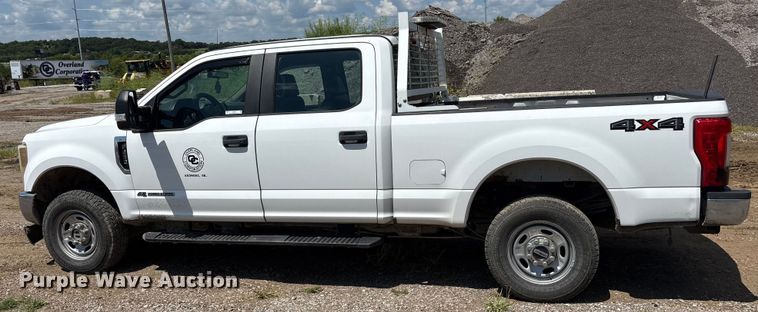 image for item EM0568 2019 Ford F250 Super Duty Crew Cab pickup truck