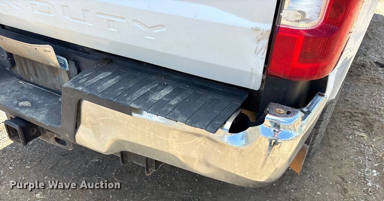 image for item EM0568 2019 Ford F250 Super Duty Crew Cab pickup truck