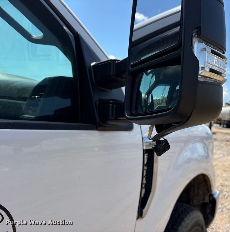image for item EM0568 2019 Ford F250 Super Duty Crew Cab pickup truck