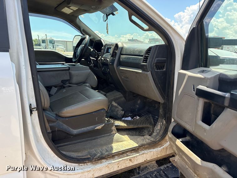 image for item EM0568 2019 Ford F250 Super Duty Crew Cab pickup truck