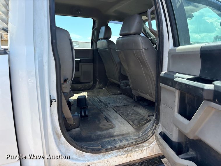 image for item EM0568 2019 Ford F250 Super Duty Crew Cab pickup truck