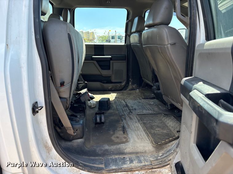 image for item EM0568 2019 Ford F250 Super Duty Crew Cab pickup truck