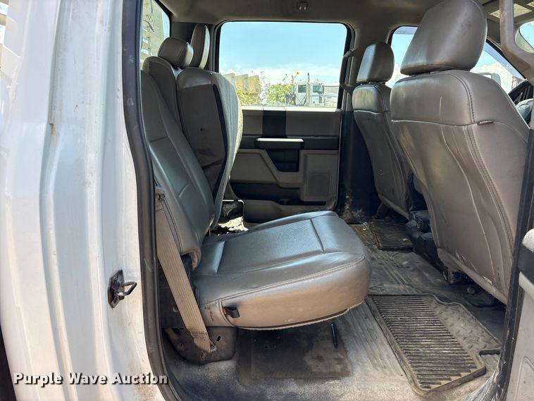 image for item EM0568 2019 Ford F250 Super Duty Crew Cab pickup truck