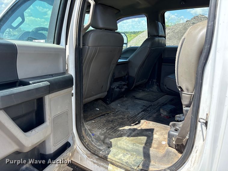 image for item EM0568 2019 Ford F250 Super Duty Crew Cab pickup truck