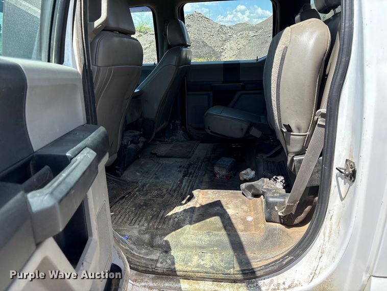 image for item EM0568 2019 Ford F250 Super Duty Crew Cab pickup truck