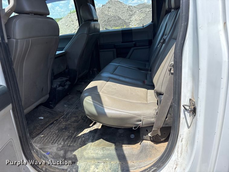 image for item EM0568 2019 Ford F250 Super Duty Crew Cab pickup truck