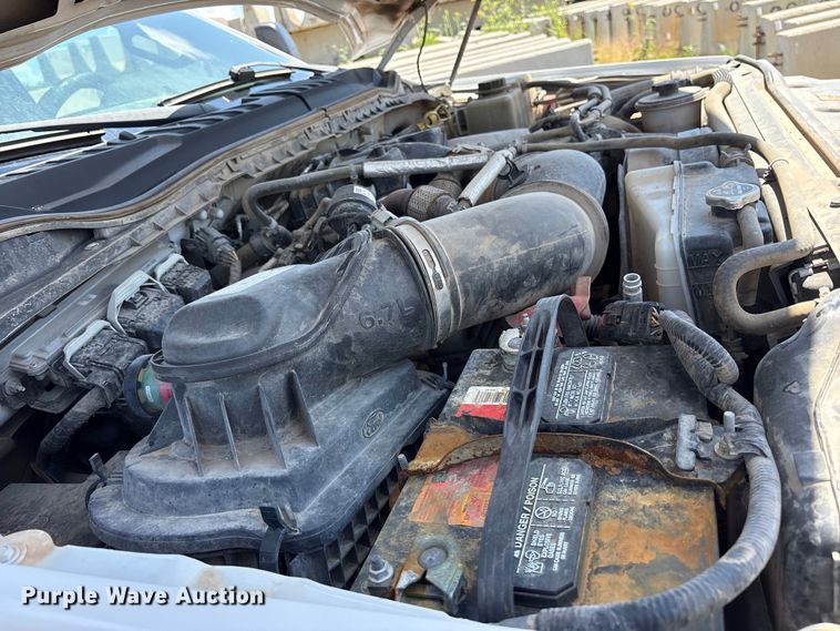 image for item EM0568 2019 Ford F250 Super Duty Crew Cab pickup truck
