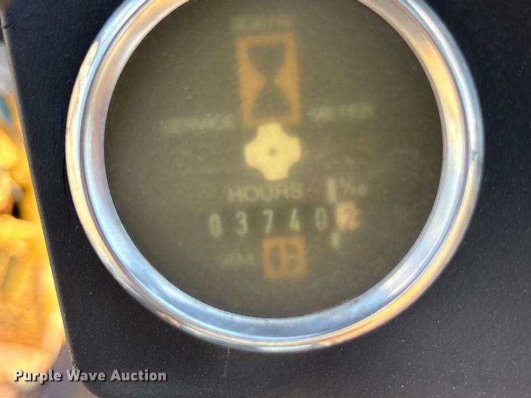 image for item EM0570 Caterpillar R80 forklift