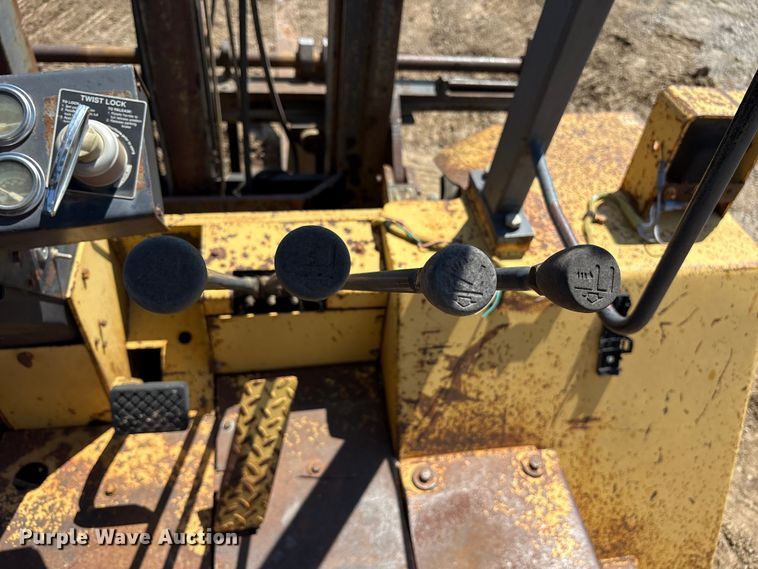 image for item EM0570 Caterpillar R80 forklift