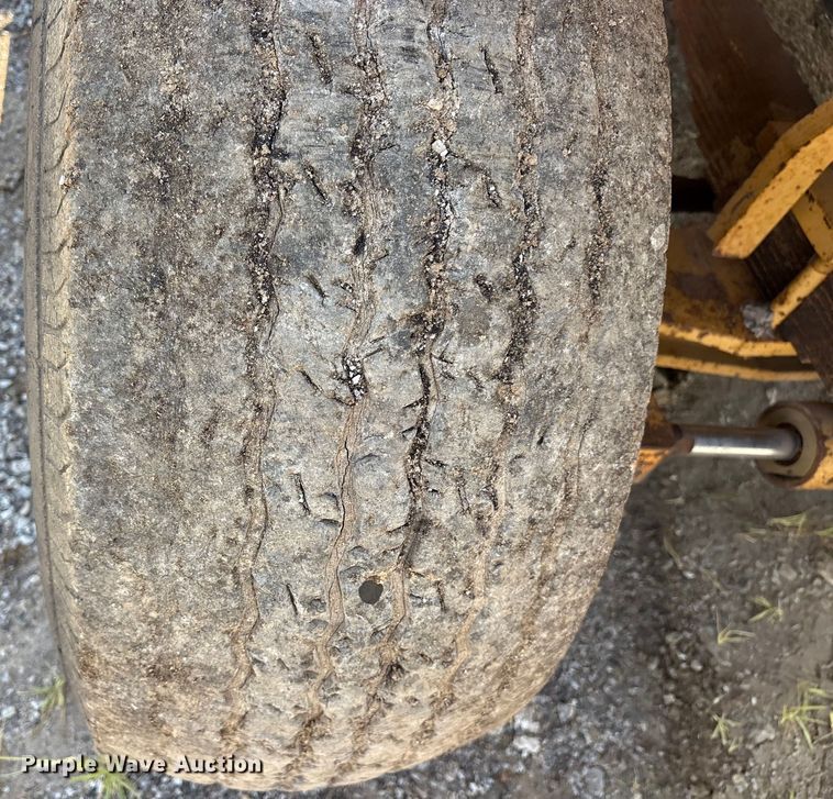 image for item EM0570 Caterpillar R80 forklift