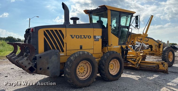 image for item EM0571 2007 Volvo G940 motor grader