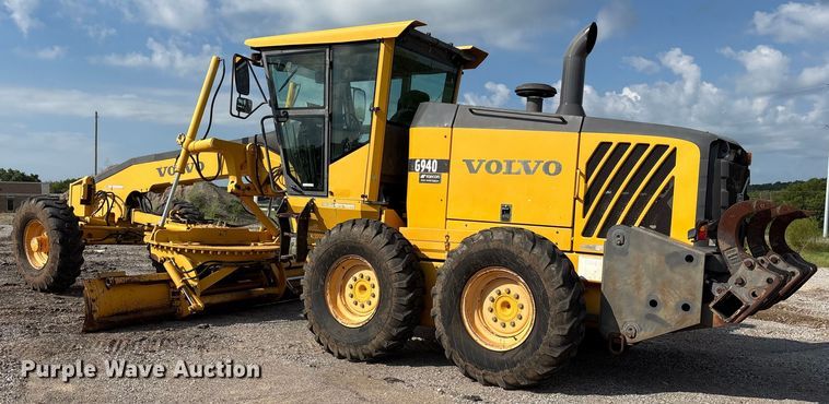 image for item EM0571 2007 Volvo G940 motor grader