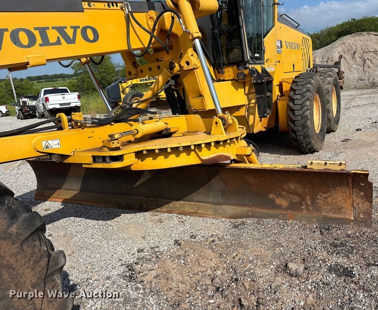 image for item EM0571 2007 Volvo G940 motor grader