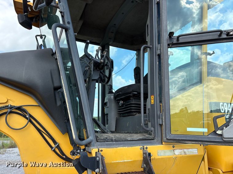 image for item EM0571 2007 Volvo G940 motor grader